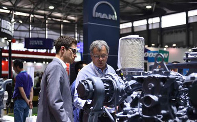 曼恩商用车在华推出全新V8燃气发动机与V12柴油发动机，技术转让推动绿色动力发展